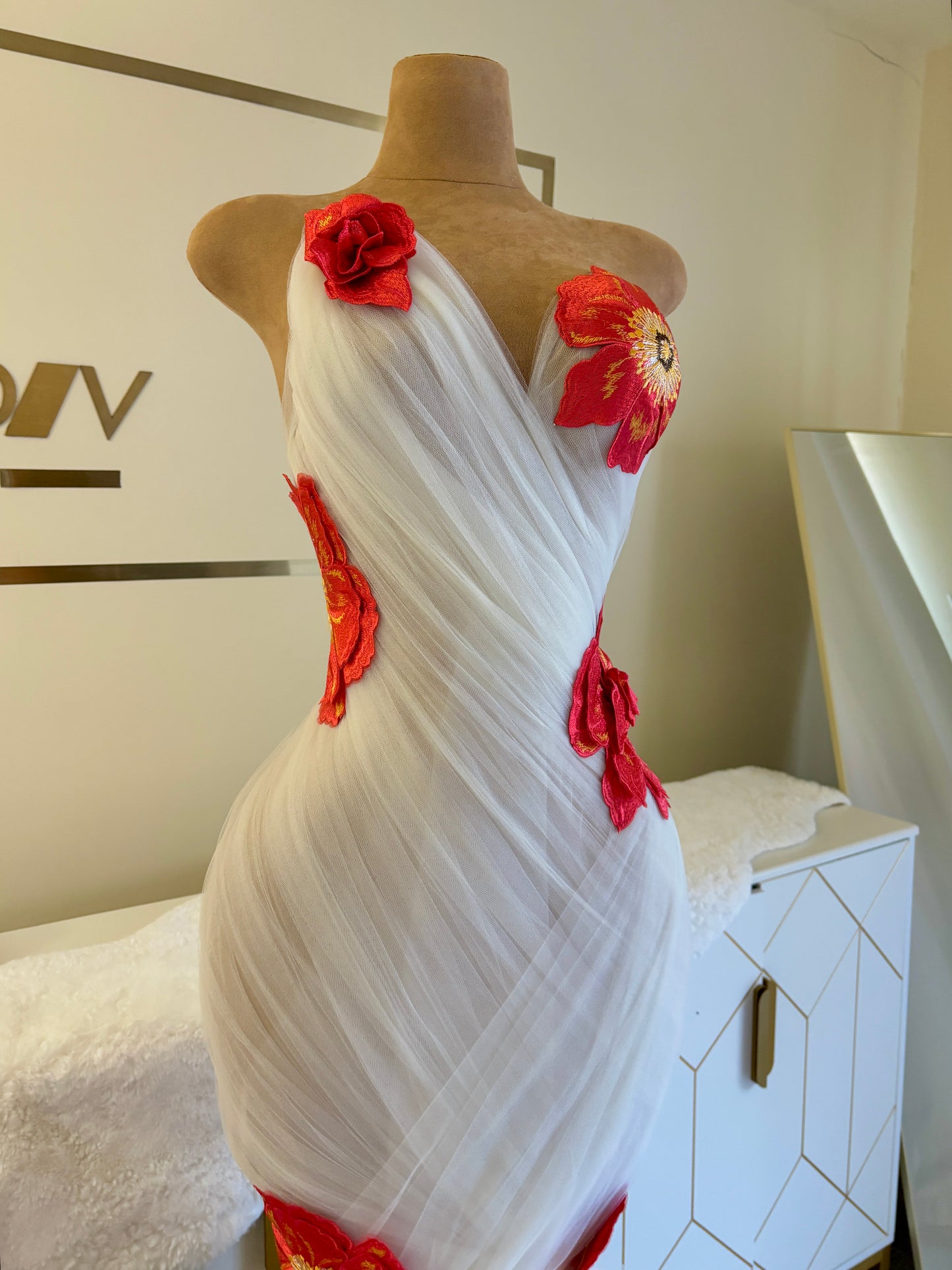 Kendrekia Gown